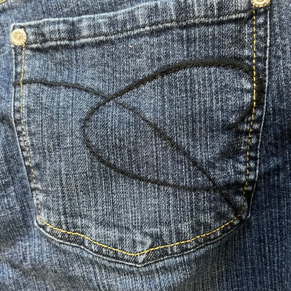 Chicos Platinum Dark Wash Cuffed Crop Jeans‎ Womens Size 2 Double Button Capri